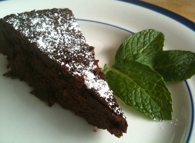 BEST Flourless Chocolate Cake Recipe